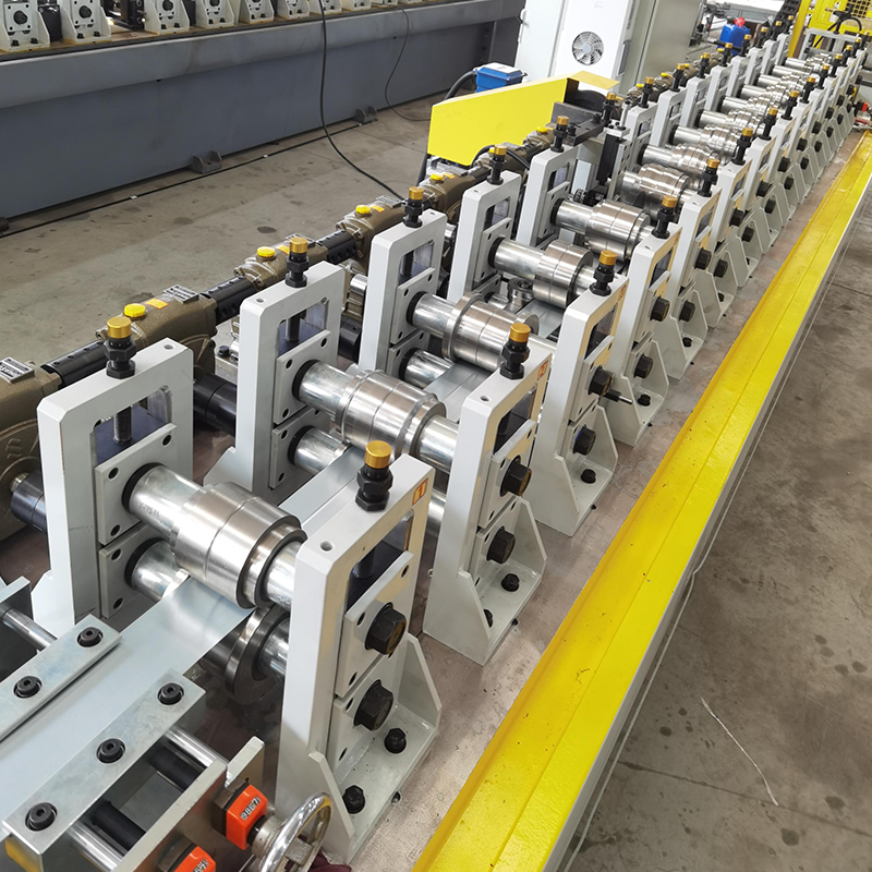 Drywall worm gear reducer roll forming machine