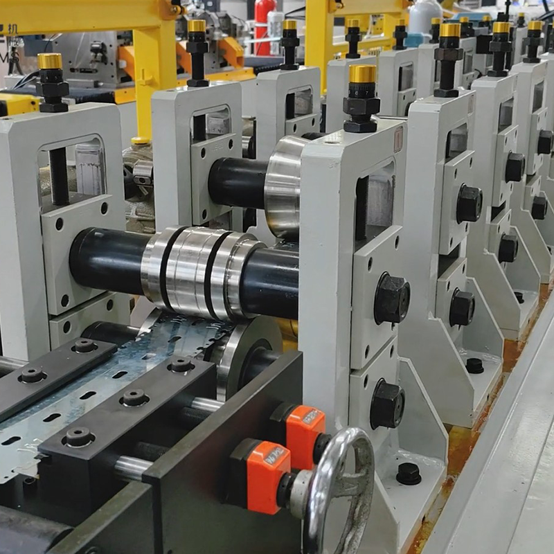 Click Type Celling Stud